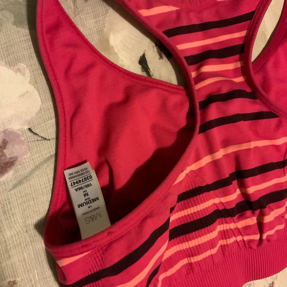 NEW! Reversible Seamfree Sports Bra! - Picture 4 of 9